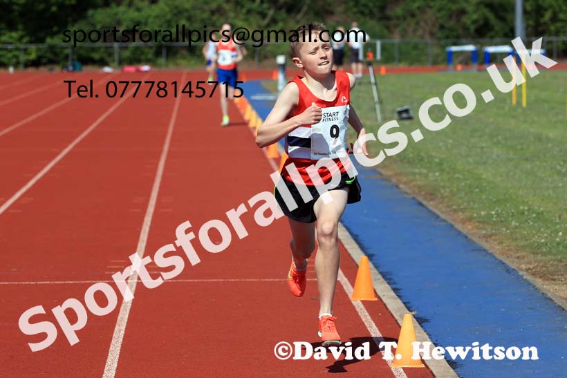 Boys under-13s 800 metres, 2025 North Eastern Track and Field Champs., Shildon, County Durham. Photo: David T. Hewitson/Sports for All Pics